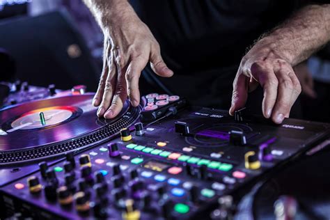 DJ 